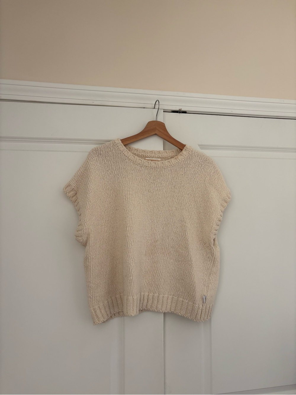 Le Bon Shoppe Sleeveless Crewneck Knit Top in Cream